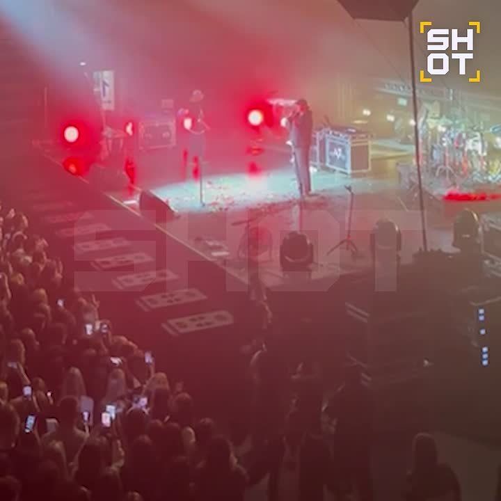 Момент эвакуации поклонников ЛСП из краснодарского дворца спорта «Олимп»