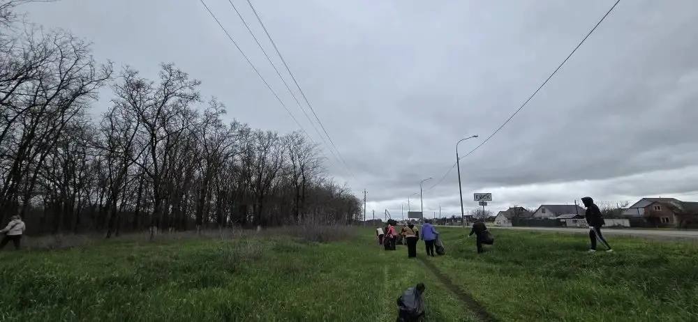 Сегодня сотрудники городской администрации, подведомственных учреждений и организаций, представители общественного самоуправления приняли участие во Всекубанском субботнике и убрали территорию вдоль главного гостевого... Сегодня сотрудники городской администрации, подведомственных учреждений и организаций, представители общественного самоуправления приняли участие во Всекубанском субботнике и убрали территорию вдоль главного гостевого...