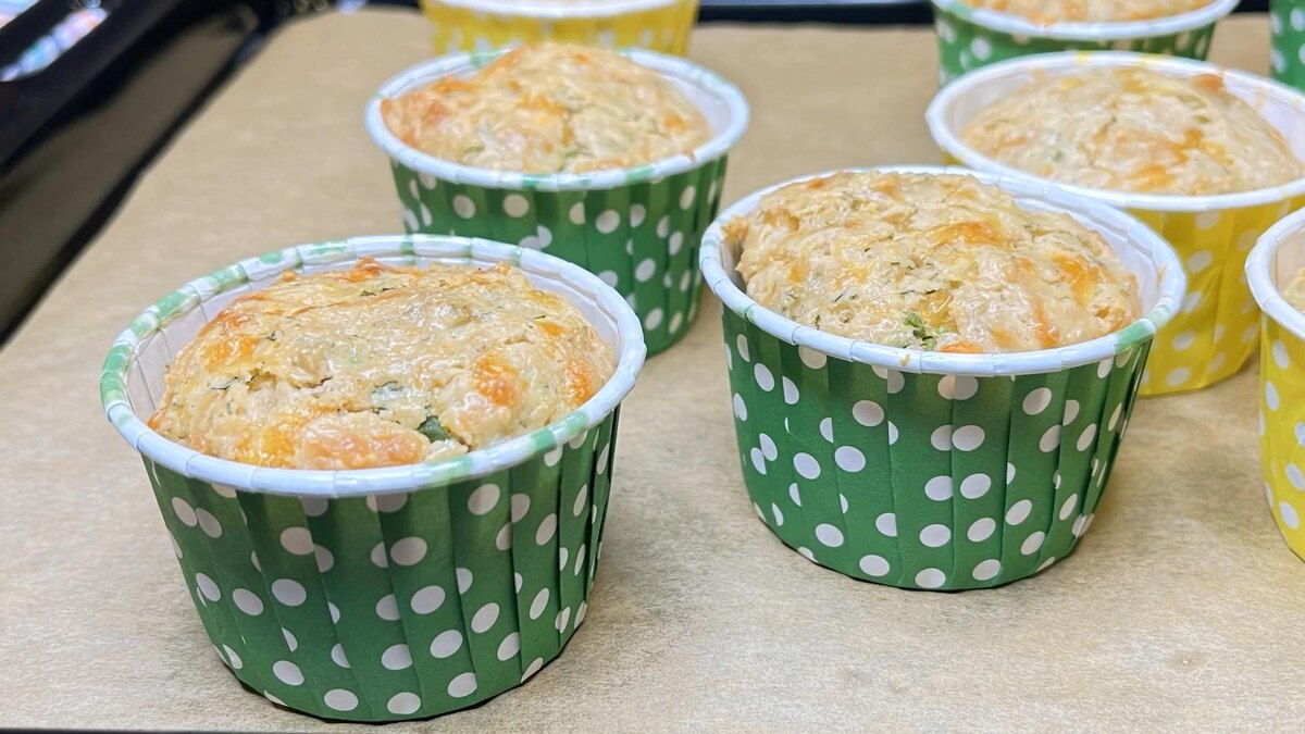 Вкусные маффины с сыром и зеленью: идеальный перекус без глютена