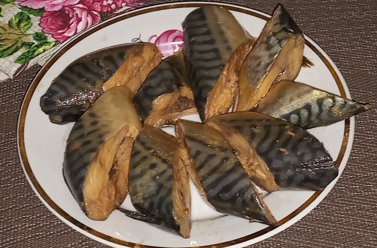 Деликатес из скумбрии: секреты приготовления ароматной рыбы в луковом рассоле