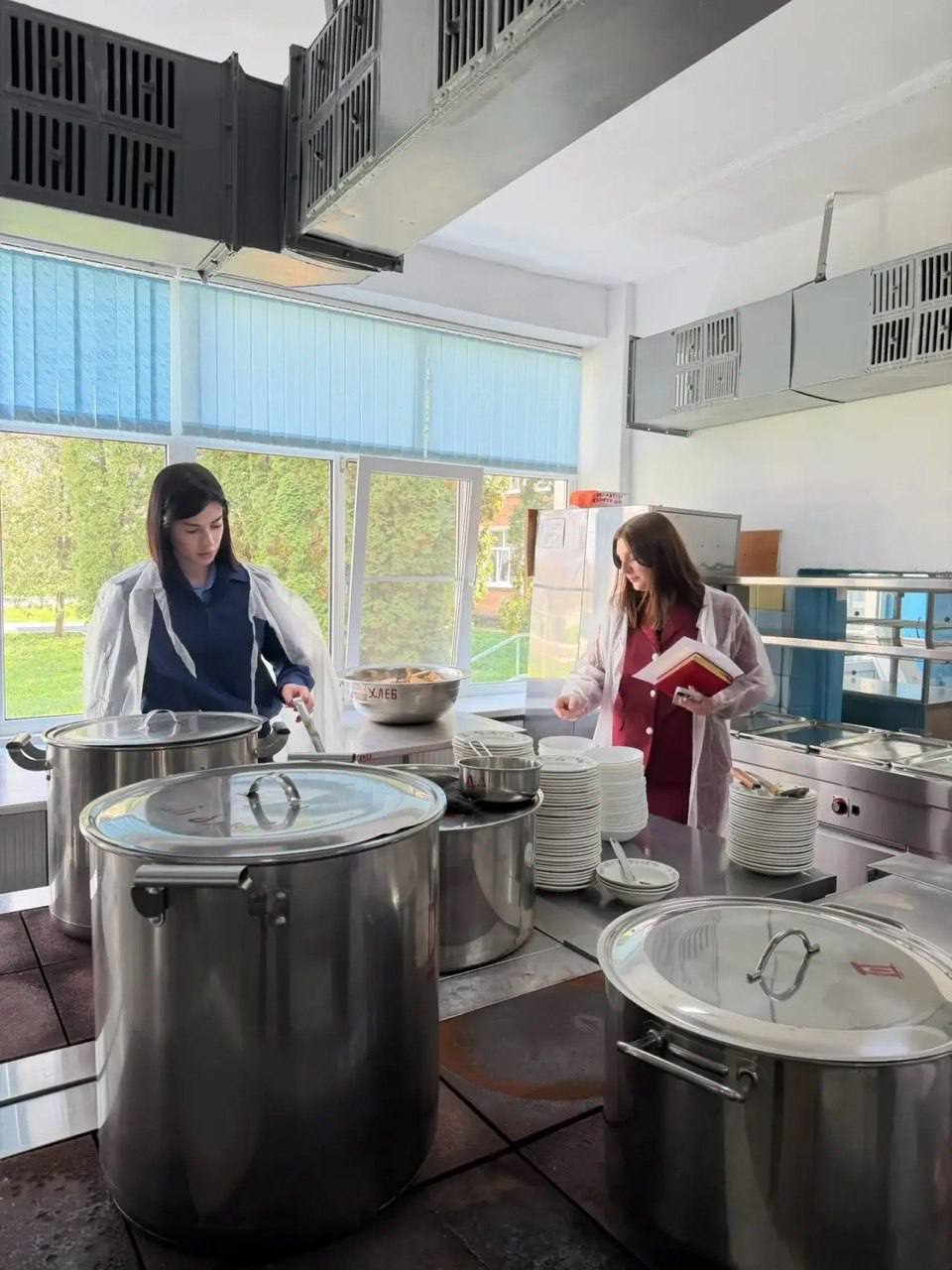 Прокуратурой Отрадненского района в общеобразовательных учреждениях выявлены нарушения в области обеспечения качества и безопасности продуктов питания