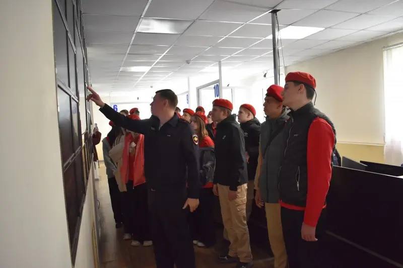 Активисты движения «ЮНАРМИЯ» посетили с ознакомительной экскурсией Управление МВД России по городу Краснодару Активисты движения «ЮНАРМИЯ» посетили с ознакомительной экскурсией Управление МВД России по городу Краснодару