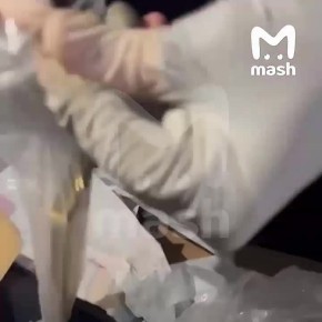 7 млн евро, 4 млн долларов, 31 млн рублей наличкой, золотые слитки, колье с бриллиантами, патриотичное кубанское вино, оружие на имя губернатора Кубани и визитки обнаружили в поместье у люксового чиновника Андрея Коробки