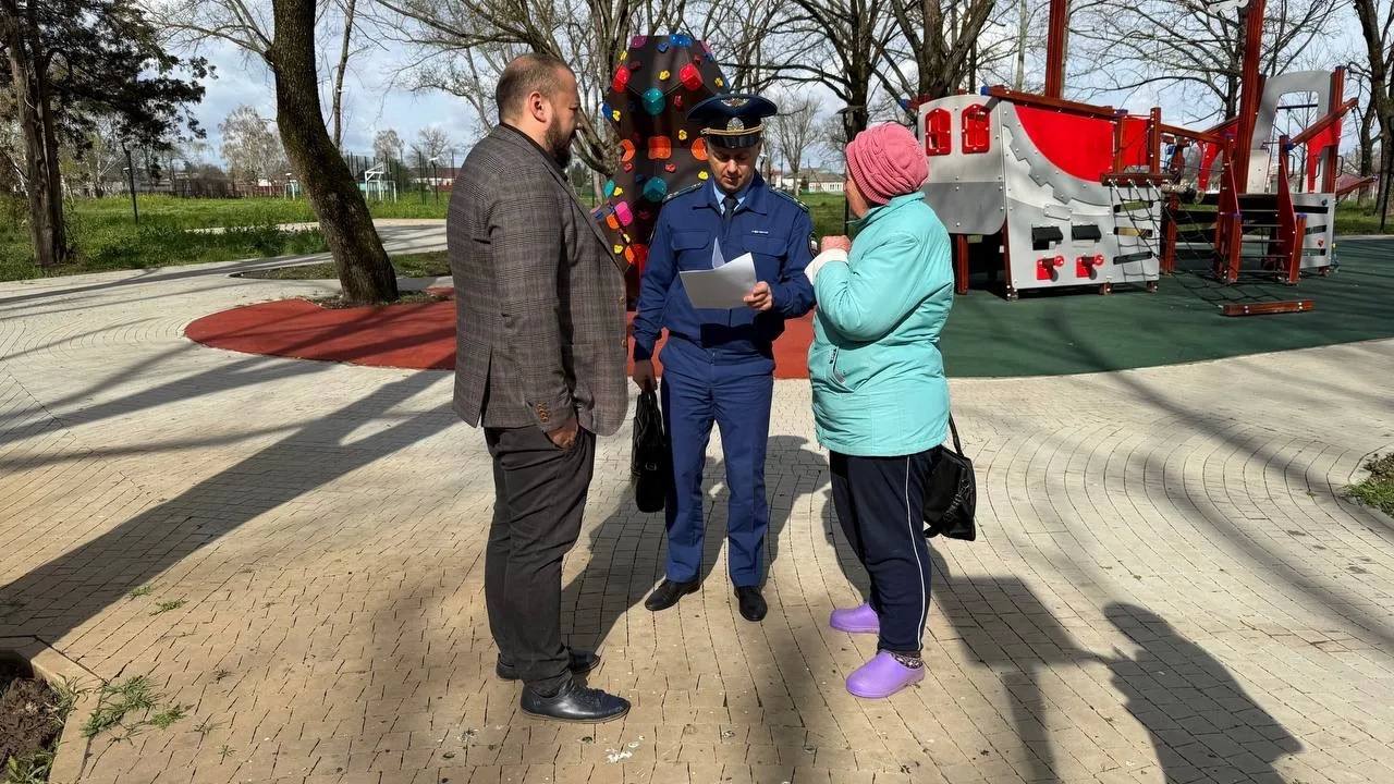Прокурором Темрюкского района осуществлен выездной прием граждан в п. Светлый Путь Ленина на базе Дома культуры