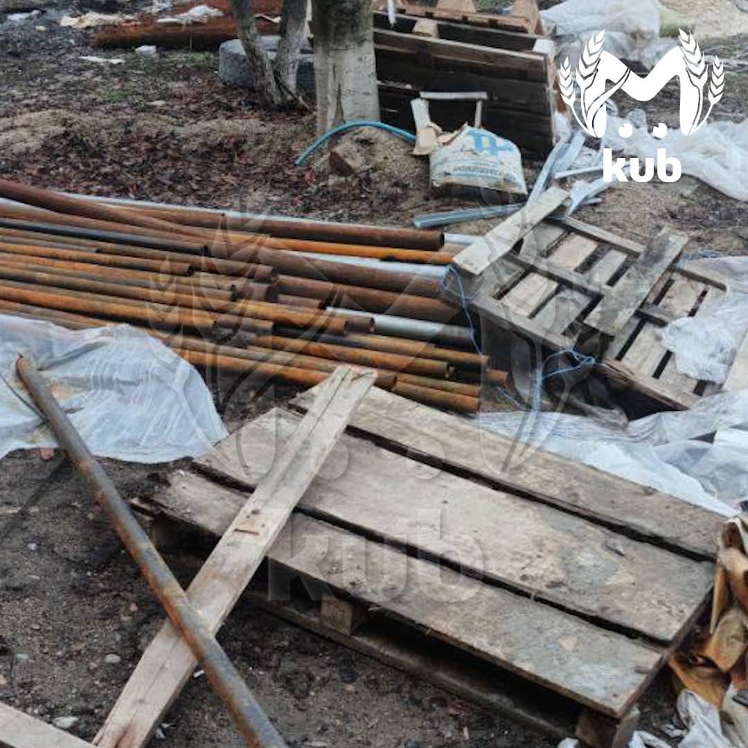 Недоремонт школы за 121 миллион в станице Крыловской, где батареи висят под потолком, принимал замглавы района Недоремонт школы за 121 миллион в станице Крыловской, где батареи висят под потолком, принимал замглавы района