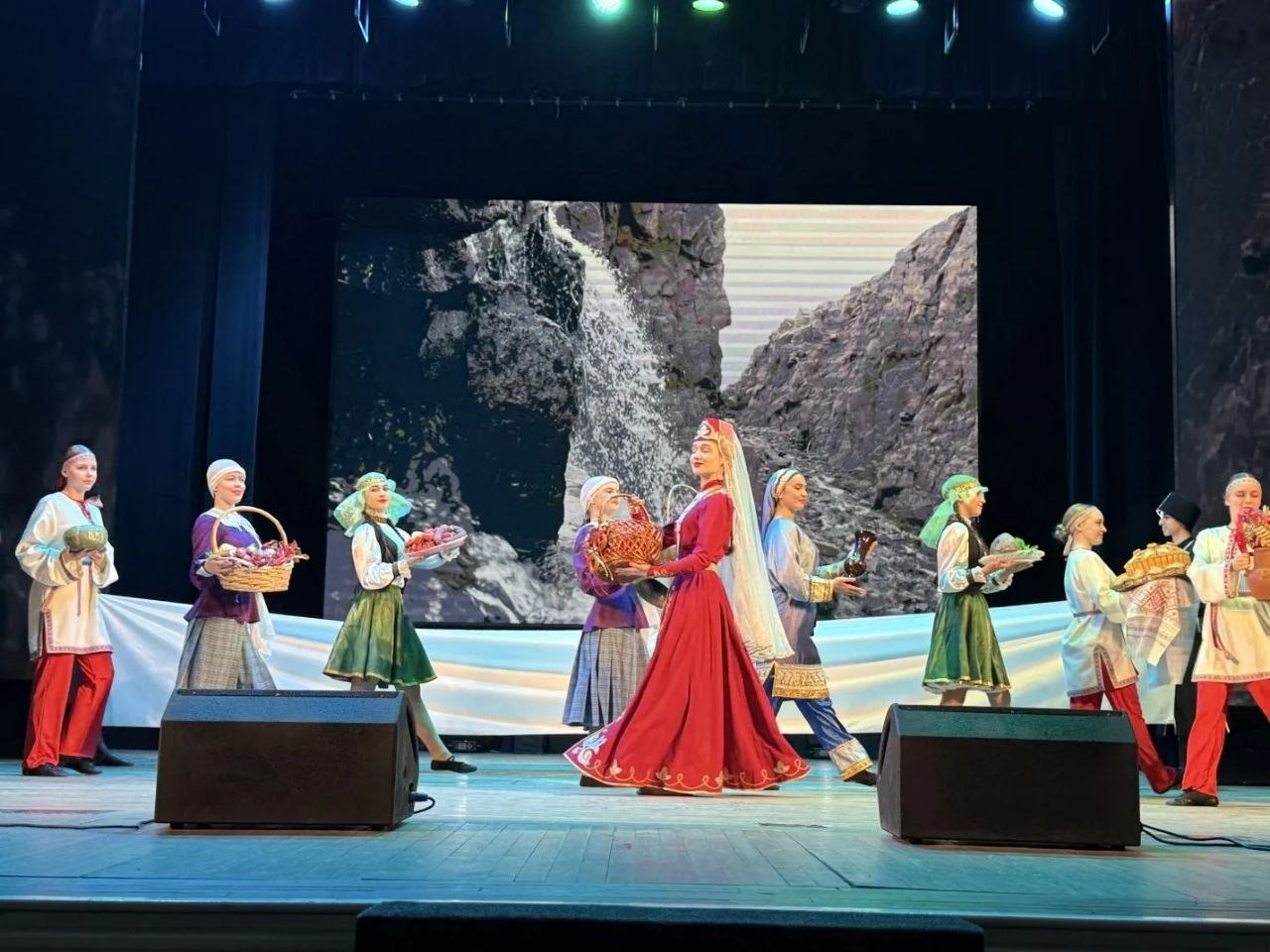 ПРЕДСТАВИТЕЛИ НАЦИОНАЛЬНОСТЕЙ АРМАВИРА ОБЪЕДИНИЛИСЬ НА ЗОНАЛЬНОМ ЭТАПЕ КРАЕВОГО ФЕСТИВАЛЯ