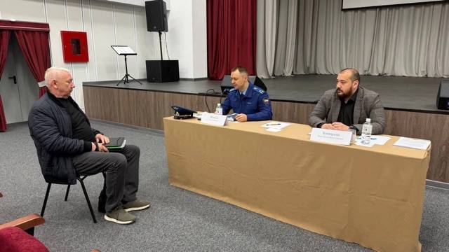 Прокурором Темрюкского района осуществлен выездной прием граждан в п. Светлый Путь Ленина на базе Дома культуры Прокурором Темрюкского района осуществлен выездной прием граждан в п. Светлый Путь Ленина на базе Дома культуры