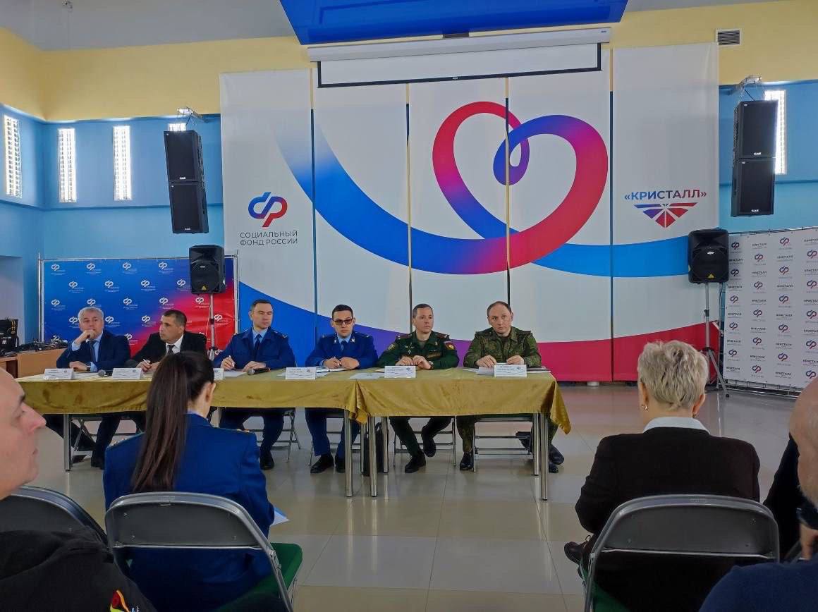 Исполняющий обязанности прокурора края Александр Трухин в городе Анапе провел прием участников специальной военной операции и членов их семей Исполняющий обязанности прокурора края Александр Трухин в городе Анапе провел прием участников специальной военной операции и членов их семей