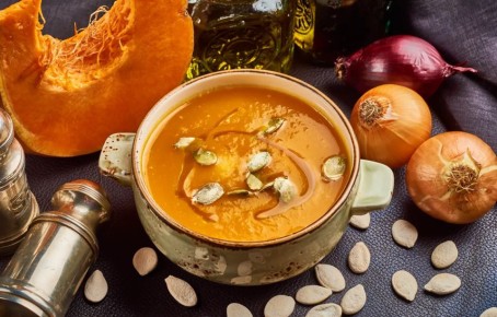 Осенний уют в каждой тарелке: популярность тыквенного супа