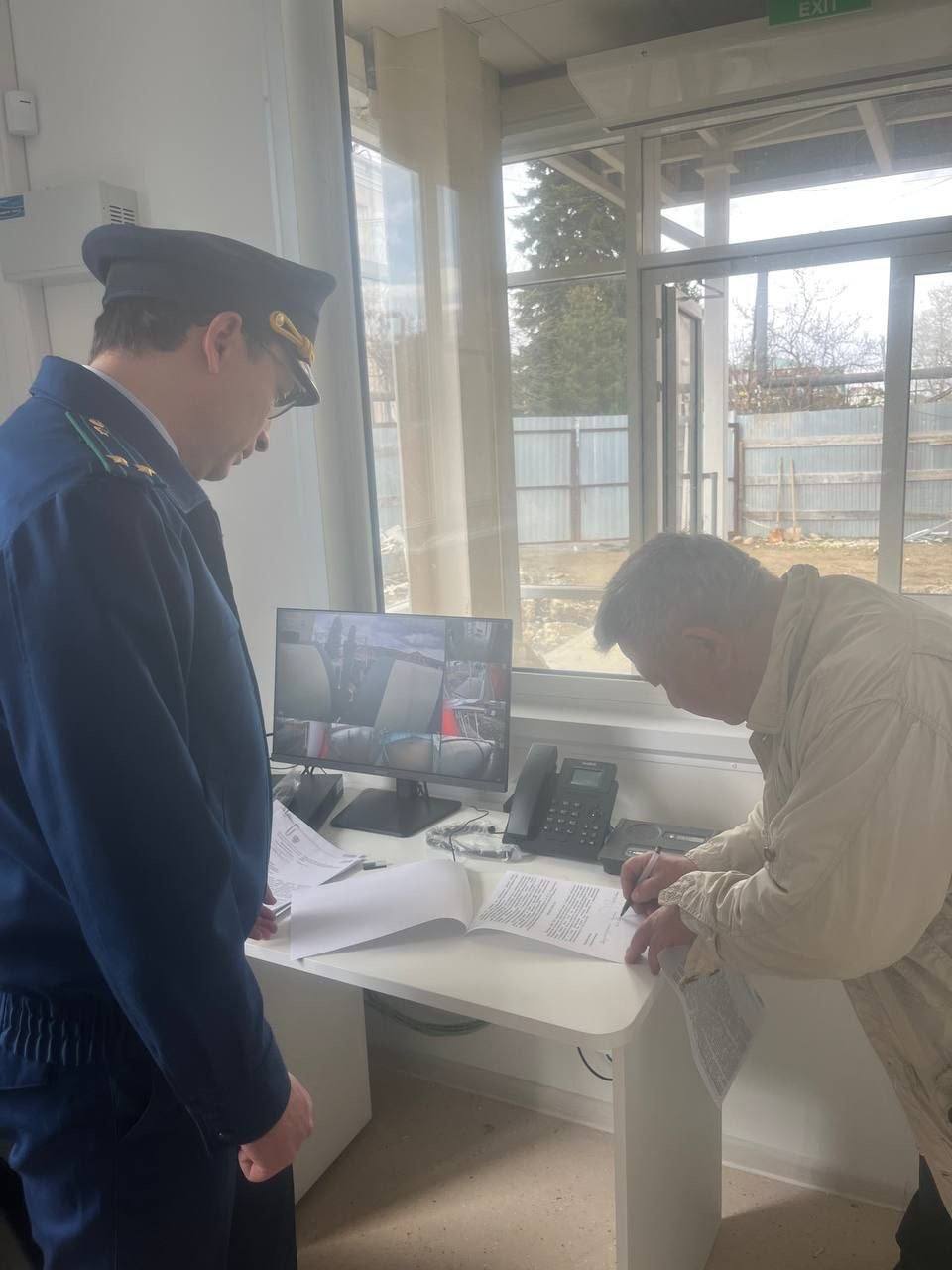 Прокурором Апшеронского района Алексеем Поповым осуществлен выезд на строящиеся социальные объекты Прокурором Апшеронского района Алексеем Поповым осуществлен выезд на строящиеся социальные объекты