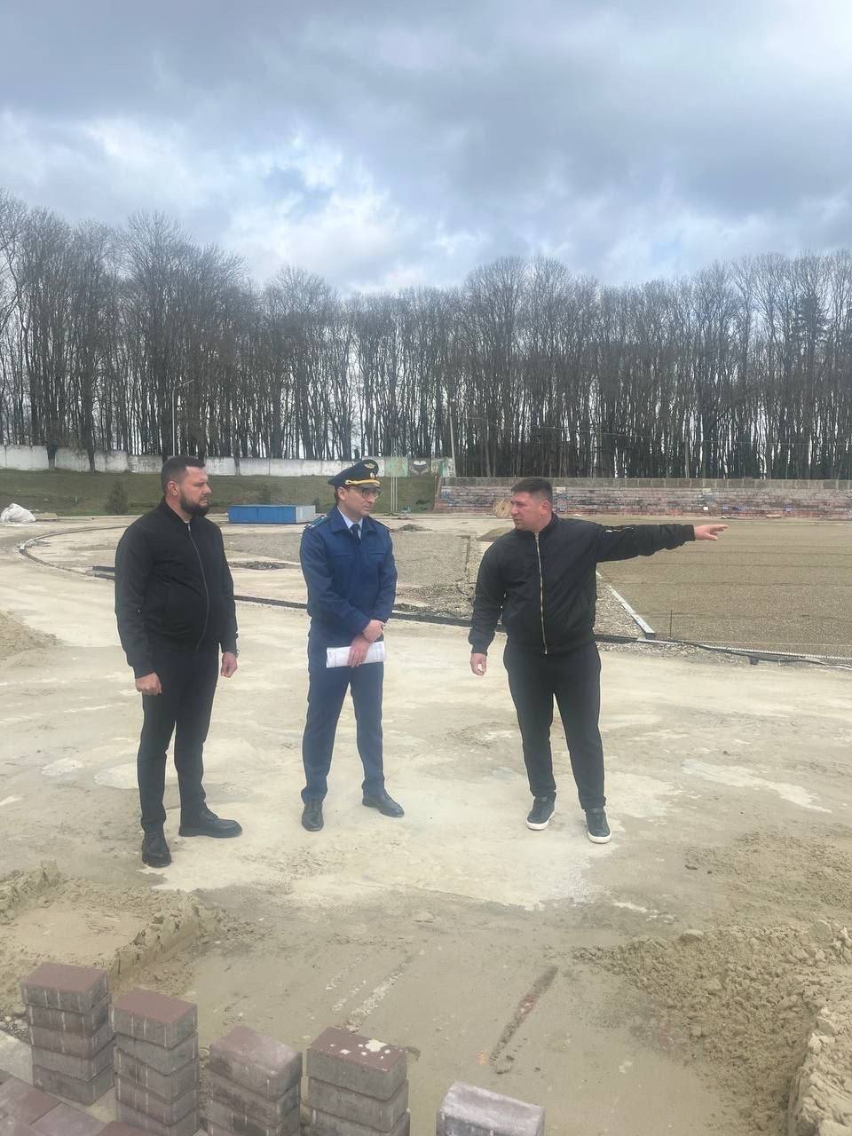 Прокурором Апшеронского района Алексеем Поповым осуществлен выезд на строящиеся социальные объекты Прокурором Апшеронского района Алексеем Поповым осуществлен выезд на строящиеся социальные объекты