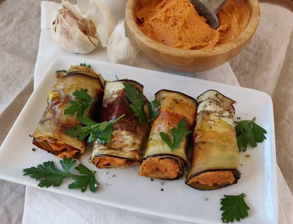 Рулетики из баклажанов: освежающее блюдо для любого стола