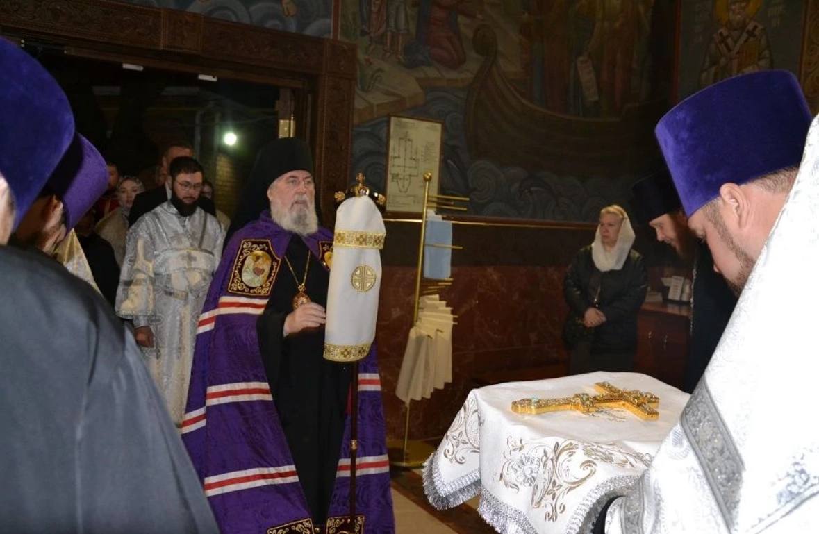 Более ста казаков обеспечивали безопасность и правопорядок на территории храмов Новороссийска в пасхальную ночь Более ста казаков обеспечивали безопасность и правопорядок на территории храмов Новороссийска в пасхальную ночь