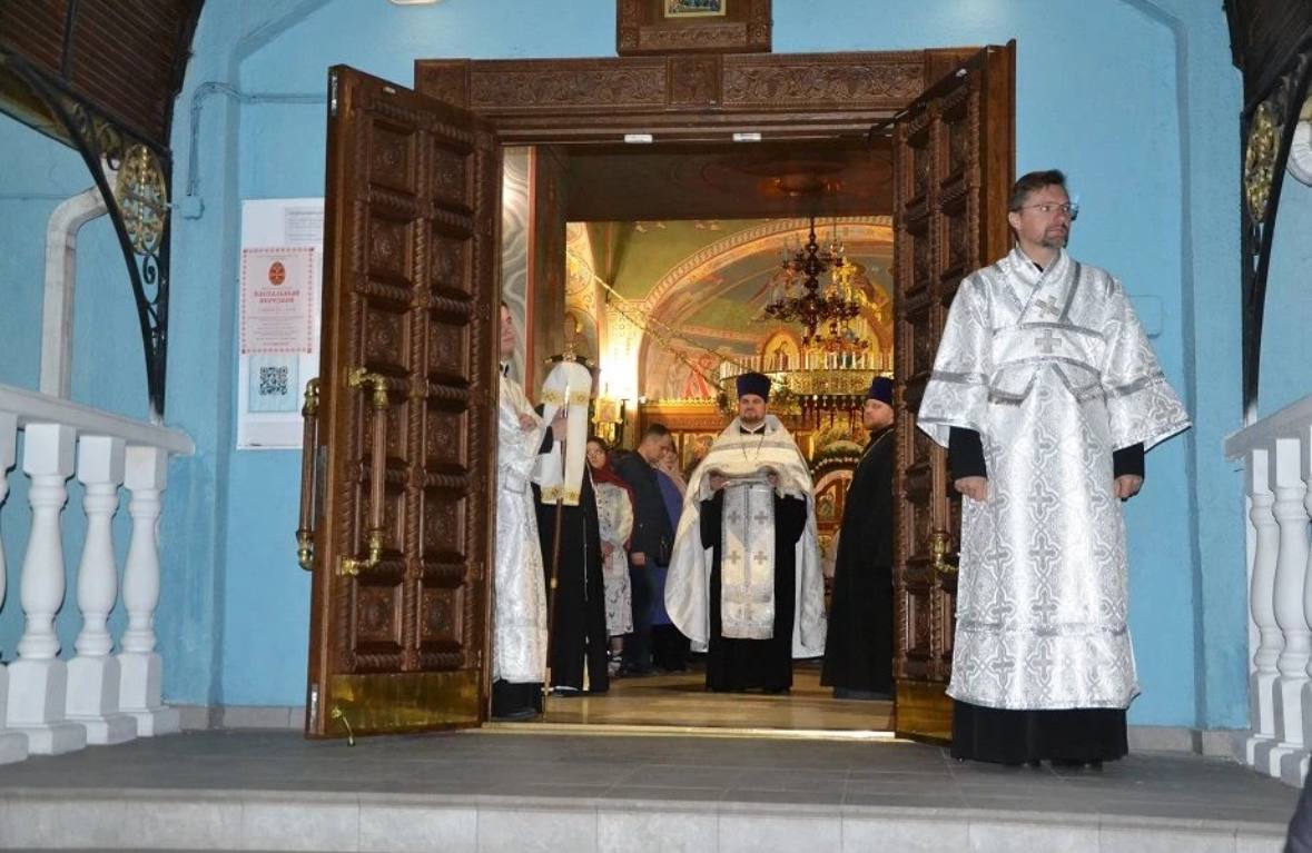 Более ста казаков обеспечивали безопасность и правопорядок на территории храмов Новороссийска в пасхальную ночь Более ста казаков обеспечивали безопасность и правопорядок на территории храмов Новороссийска в пасхальную ночь