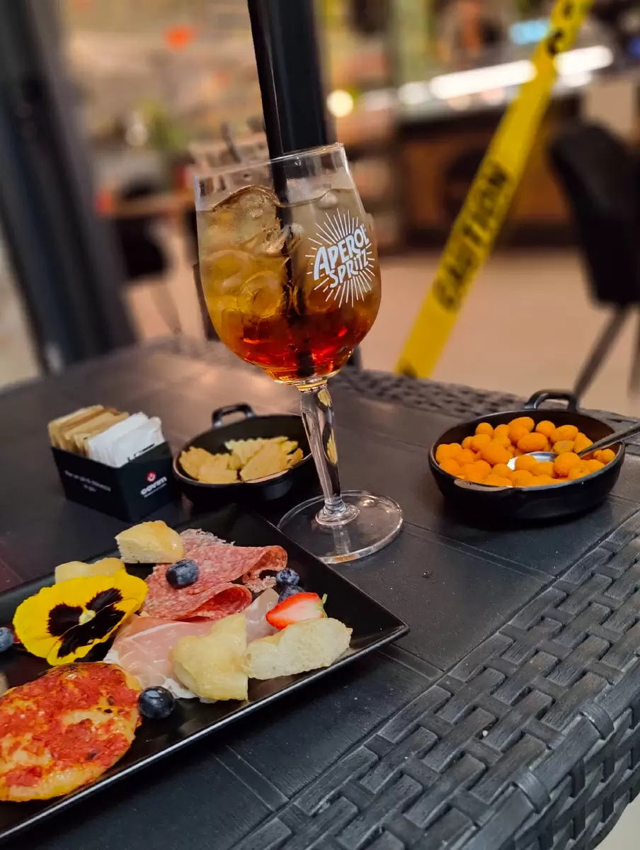 Итальянский аперитив: как поднять настроение в пятничный вечер