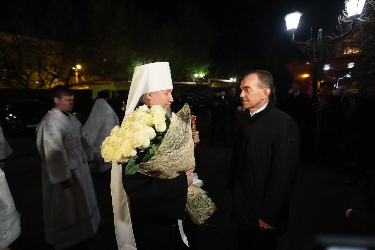 Вениамин Кондратьев принимает участие в торжественном богослужении в честь Светлой Пасхи