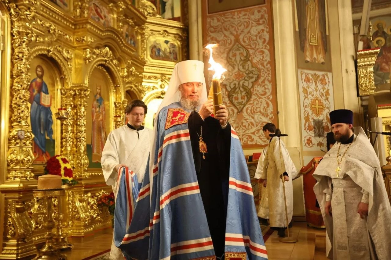 Вениамин Кондратьев принимает участие в торжественном богослужении в честь Светлой Пасхи Вениамин Кондратьев принимает участие в торжественном богослужении в честь Светлой Пасхи