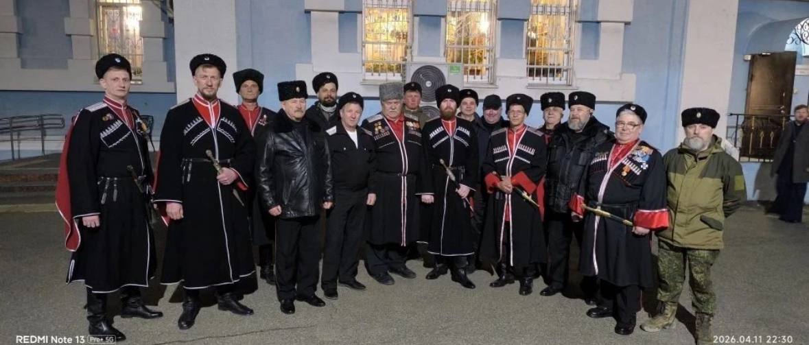 Более ста казаков обеспечивали безопасность и правопорядок на территории храмов Новороссийска в пасхальную ночь