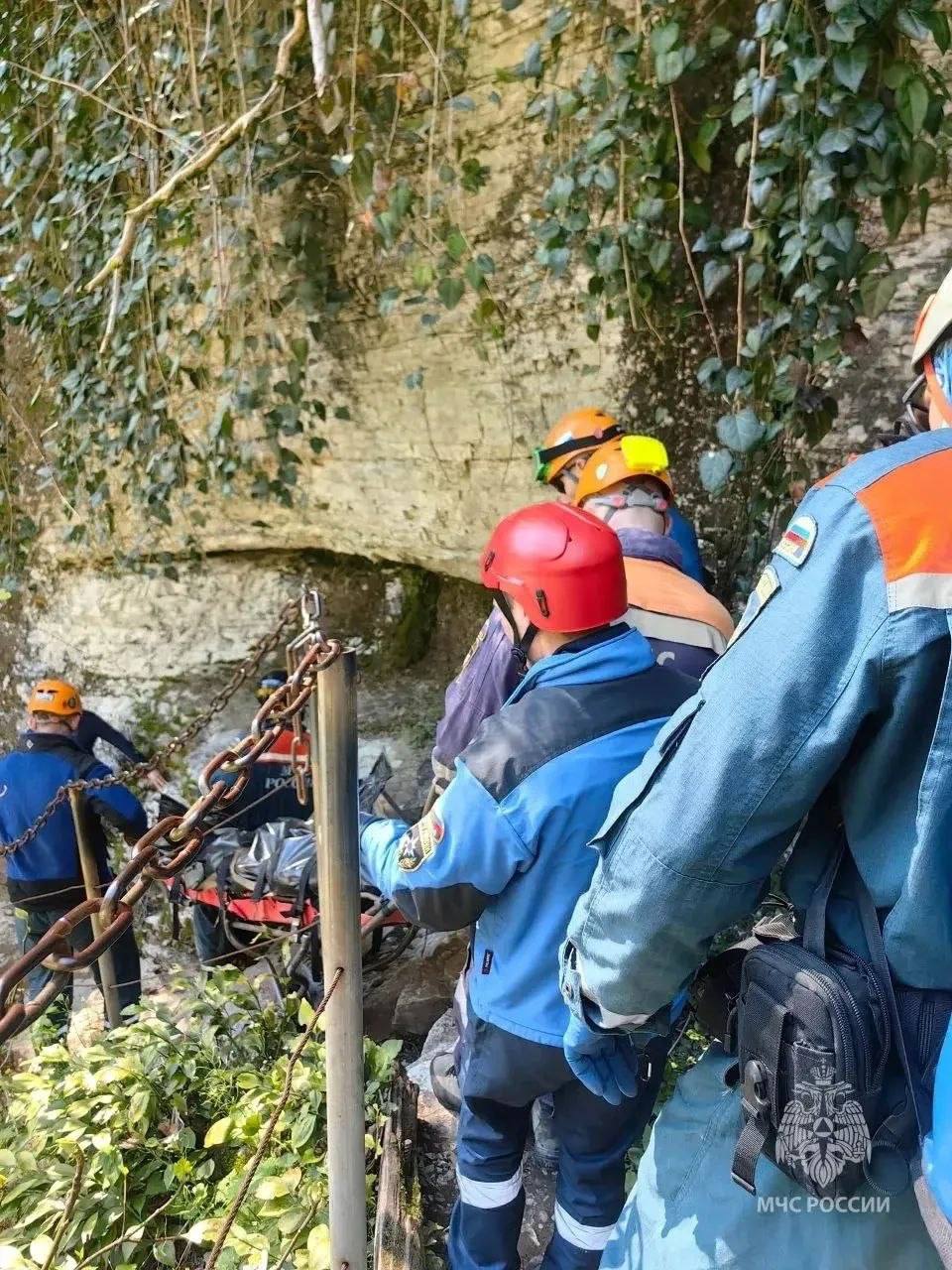 В Сочи мужчина сорвался со смотровой площадки В Сочи мужчина сорвался со смотровой площадки
