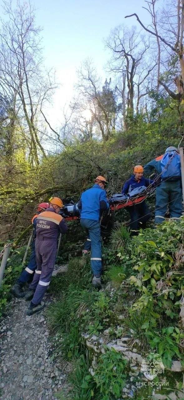 В Сочи мужчина сорвался со смотровой площадки В Сочи мужчина сорвался со смотровой площадки