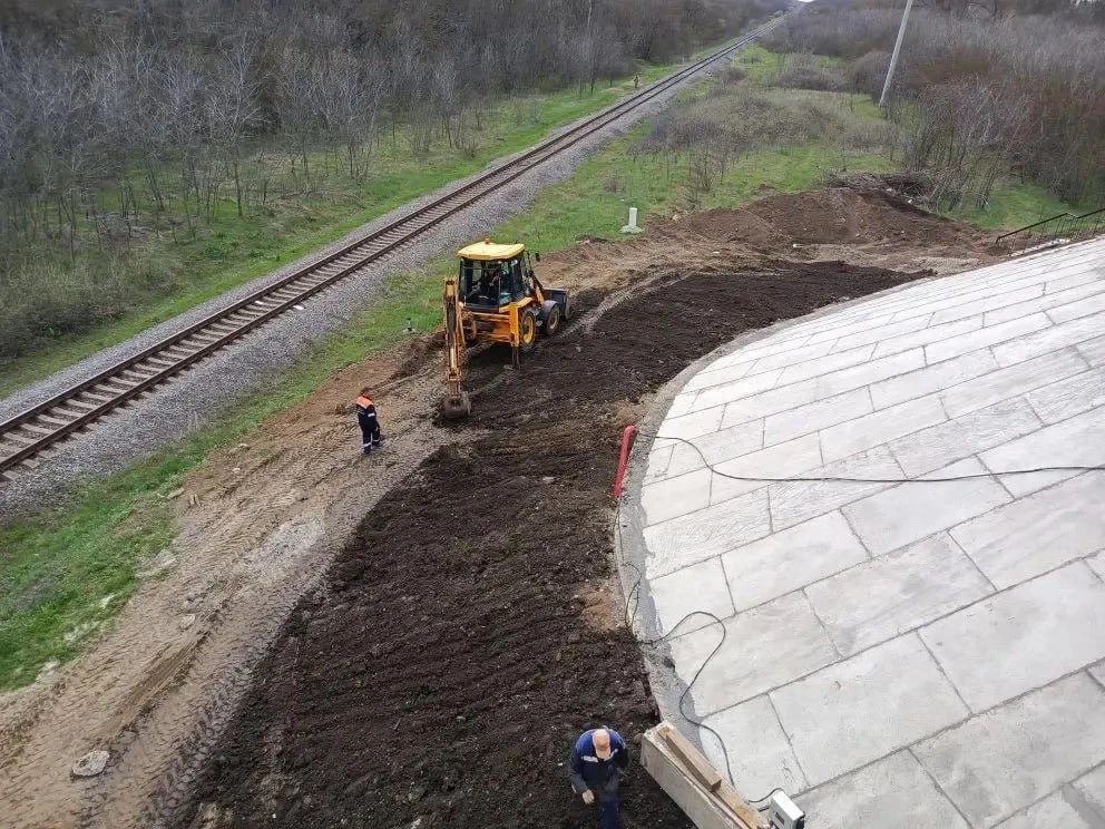 На трассе Краснодар – Ейск в районе станицы Староминской завершили основные работы на путепроводе через железную дорогу