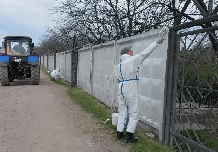 Новороссийск готовится к Радонице: на кладбищах наводят порядок, подготовлены дополнительные рейсы общественного транспорта Новороссийск готовится к Радонице: на кладбищах наводят порядок, подготовлены дополнительные рейсы общественного транспорта