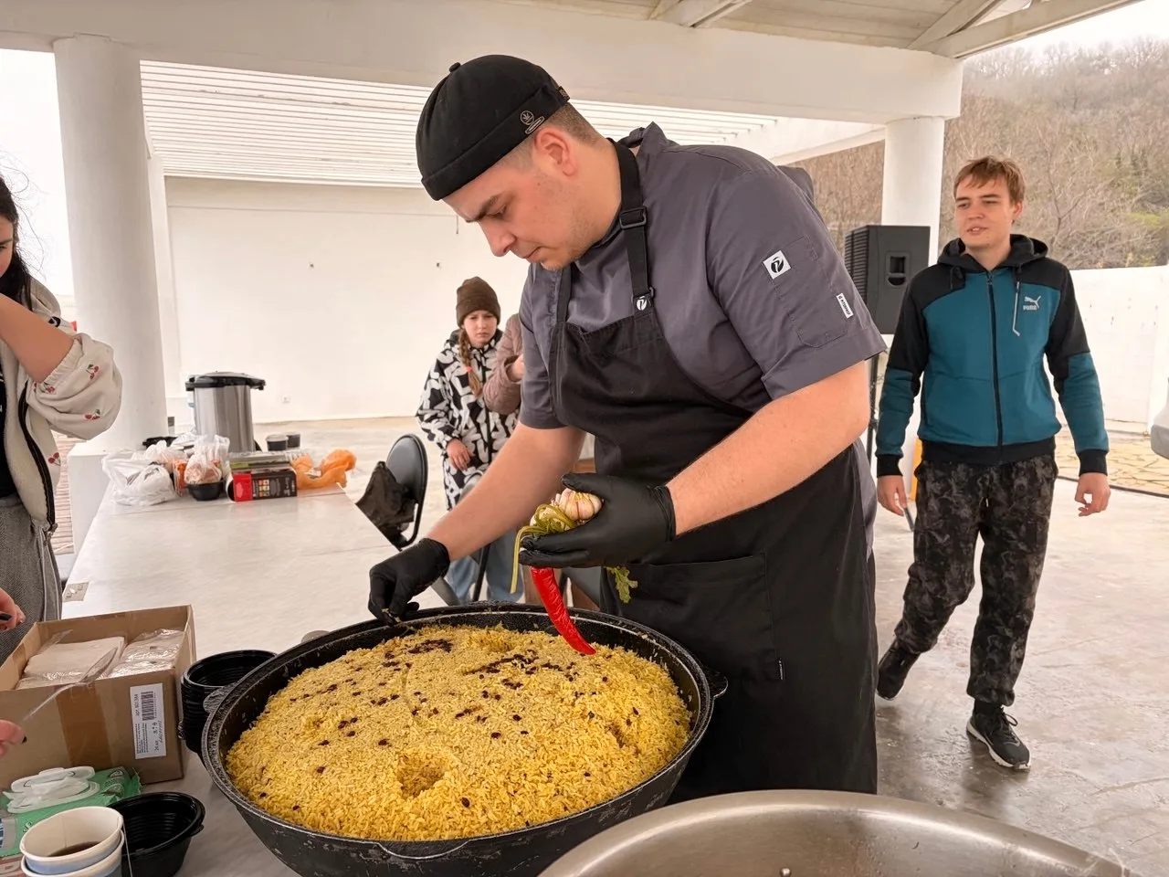 Субботник, согревший в пасмурный день: активисты из Абрау-Дюрсо и Новороссийска очистили морской берег от мусора Субботник, согревший в пасмурный день: активисты из Абрау-Дюрсо и Новороссийска очистили морской берег от мусора