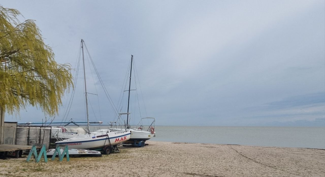 Сегодня посетил базу отделения парусного спорта на Ейской косе, где тренируются наши юные спортсмены, представившие нашу страну на первенстве мира