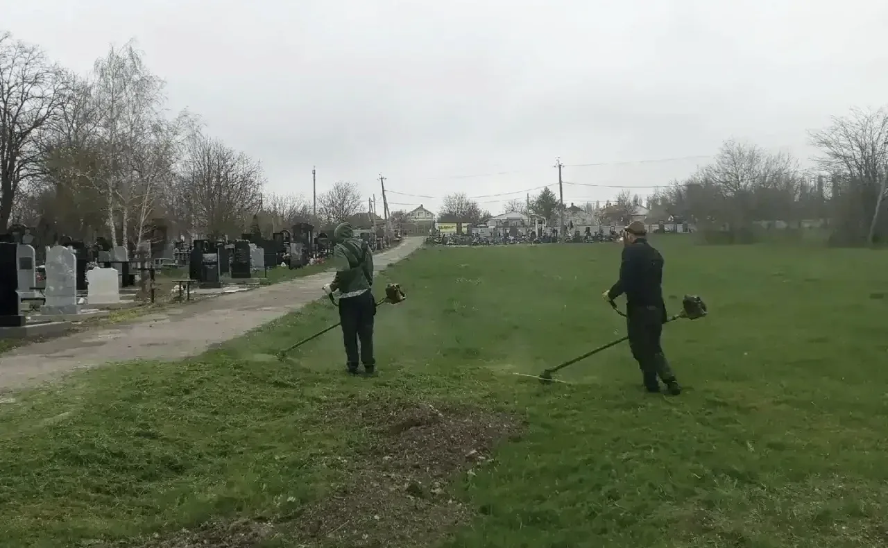 Новороссийск готовится к Радонице: на кладбищах наводят порядок, подготовлены дополнительные рейсы общественного транспорта Новороссийск готовится к Радонице: на кладбищах наводят порядок, подготовлены дополнительные рейсы общественного транспорта