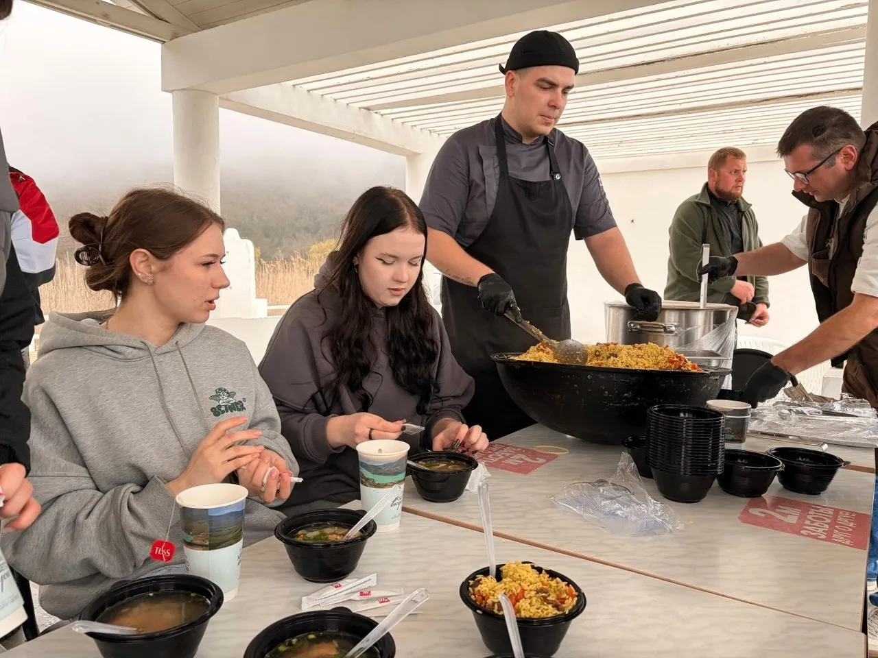 Субботник, согревший в пасмурный день: активисты из Абрау-Дюрсо и Новороссийска очистили морской берег от мусора Субботник, согревший в пасмурный день: активисты из Абрау-Дюрсо и Новороссийска очистили морской берег от мусора