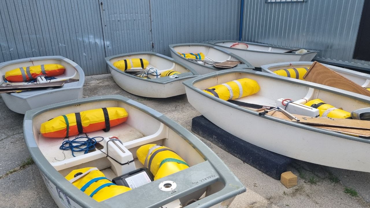 Сегодня посетил базу отделения парусного спорта на Ейской косе, где тренируются наши юные спортсмены, представившие нашу страну на первенстве мира Сегодня посетил базу отделения парусного спорта на Ейской косе, где тренируются наши юные спортсмены, представившие нашу страну на первенстве мира