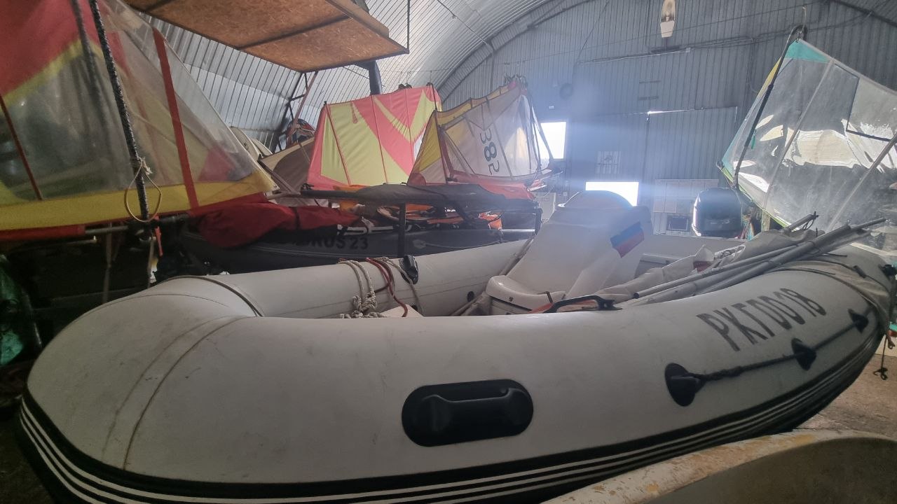 Сегодня посетил базу отделения парусного спорта на Ейской косе, где тренируются наши юные спортсмены, представившие нашу страну на первенстве мира Сегодня посетил базу отделения парусного спорта на Ейской косе, где тренируются наши юные спортсмены, представившие нашу страну на первенстве мира