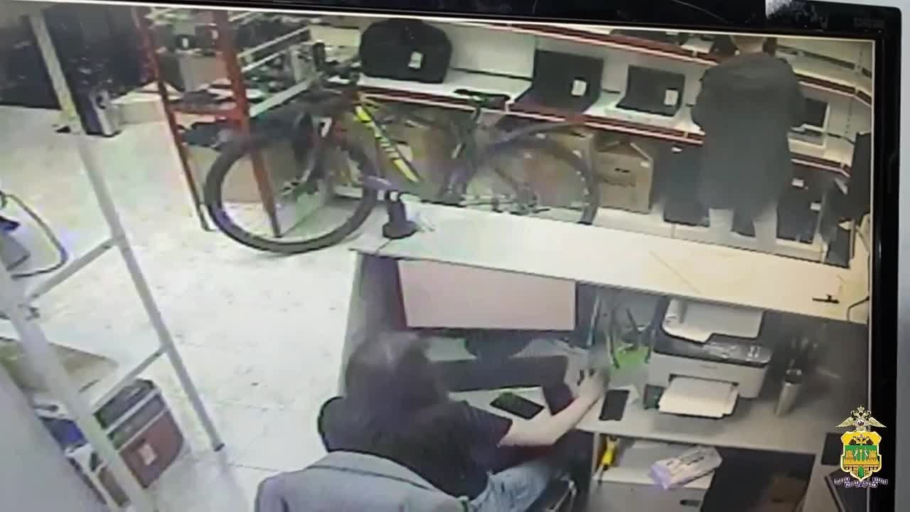 Очень нужно было. Ноутбук – то, что приехавший в Сочи мужчина решил забрать с собой