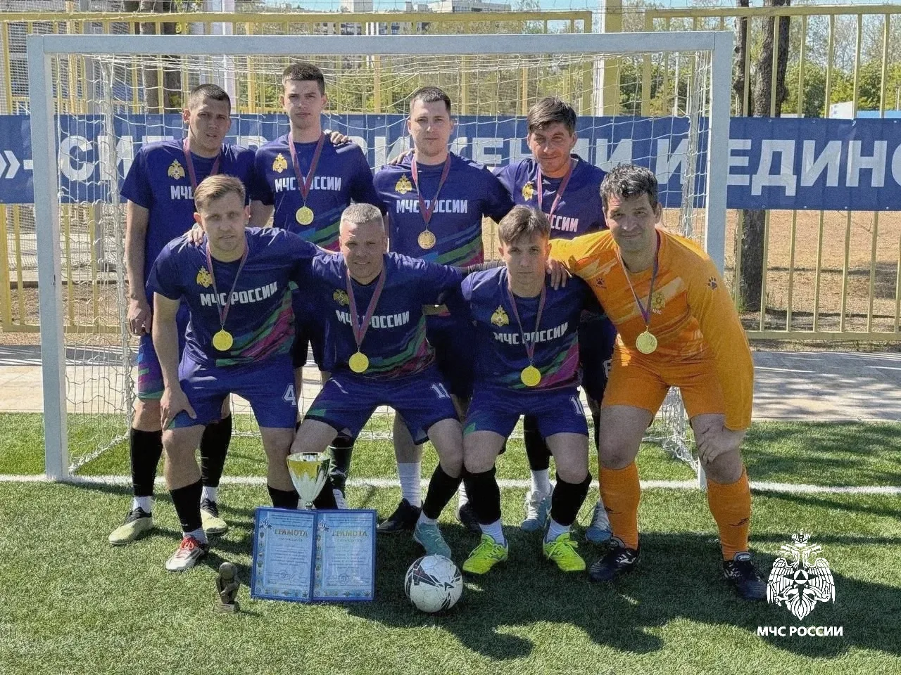 Серебро на футбольном поле: команда ГУ МЧС России по Краснодарскому краю —призёр краевых соревнований