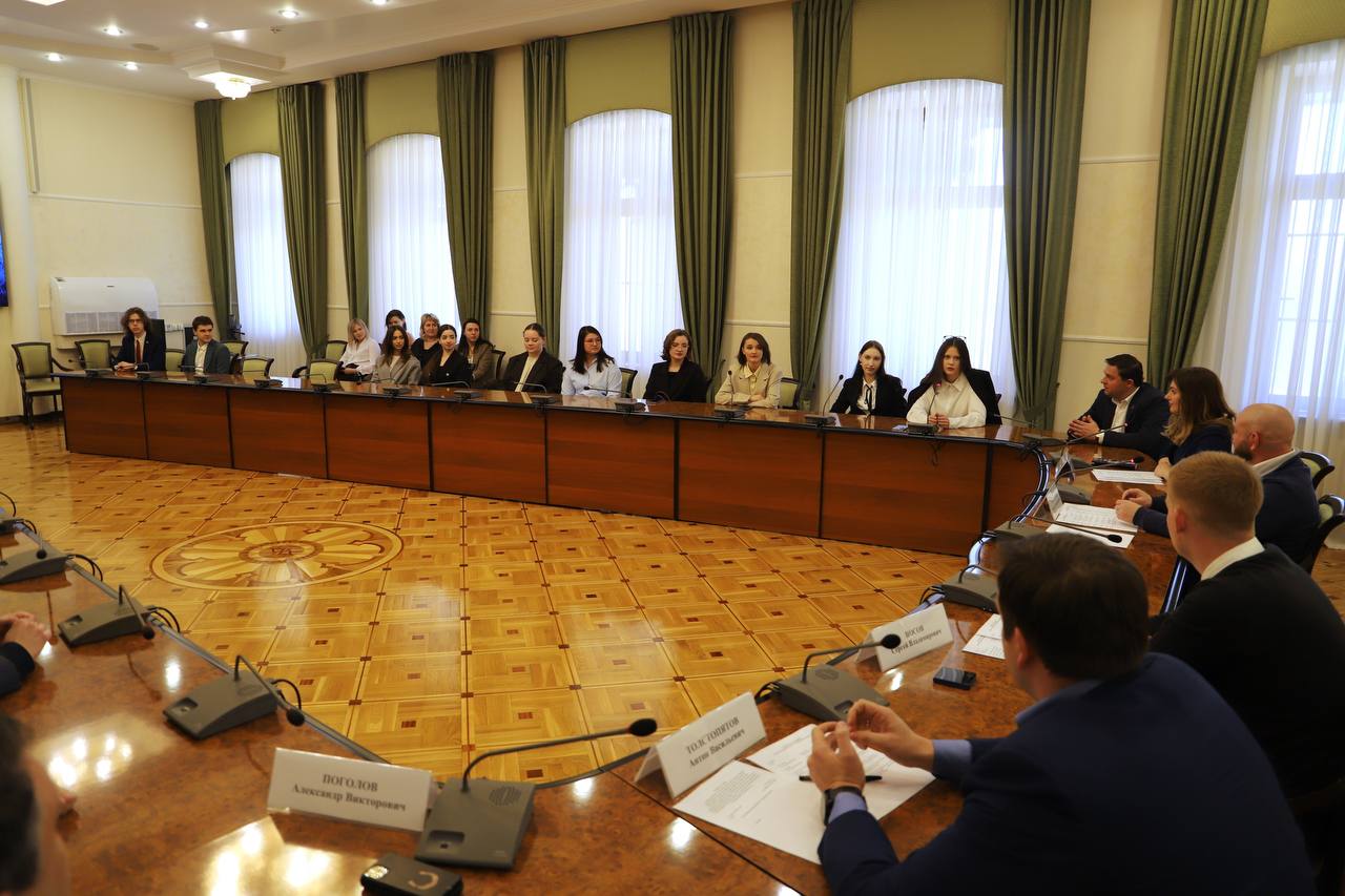 Заместитель председателя ЗСК Сергей Болдин провел заседание рабочей группы комитета по вопросам имущественных и земельных отношений Заместитель председателя ЗСК Сергей Болдин провел заседание рабочей группы комитета по вопросам имущественных и земельных отношений