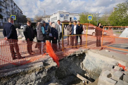 Андрей Кравченко проверил ход ремонтных работ на инженерных сетях в Центральном районе Новороссийска