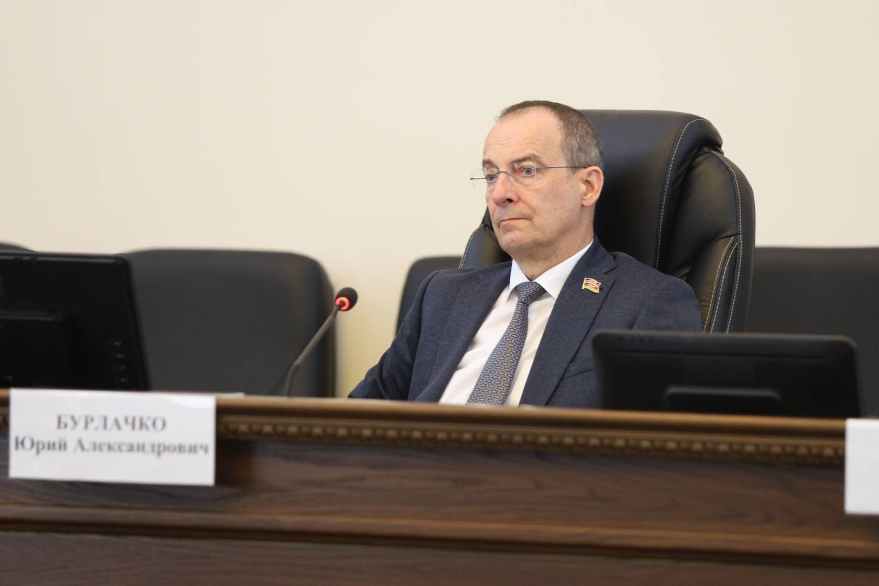 Юрий Бурлачко провел заседание комиссии ЗСК по взаимодействию с органами исполнительной власти региона («парламентский час»), в ходе которого были проанализированы итоги работы министерства экономики за 5 лет