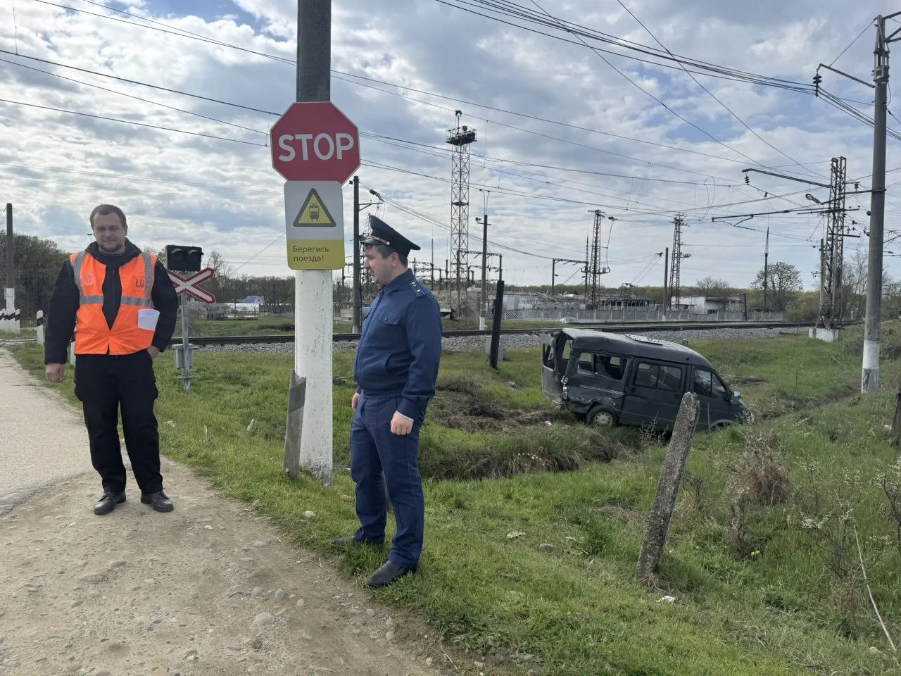 Южной транспортной прокуратурой организована проверка по факту столкновения автомобиля с поездом в Краснодарском крае Южной транспортной прокуратурой организована проверка по факту столкновения автомобиля с поездом в Краснодарском крае