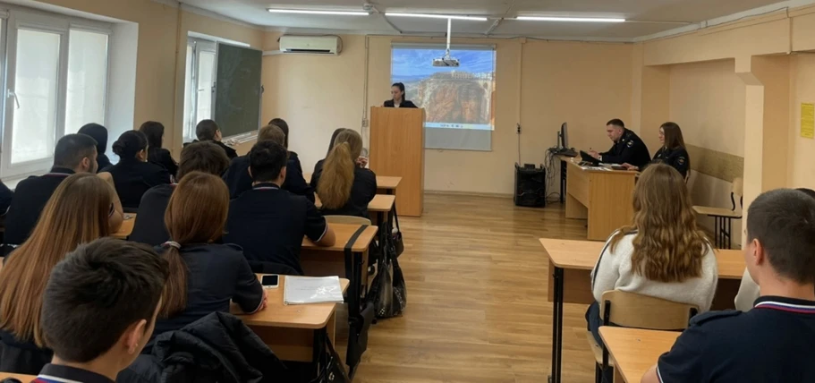 Следователи транспортной полиции встретились со студентами-правоведами в Краснодарском кооперативном институте Следователи транспортной полиции встретились со студентами-правоведами в Краснодарском кооперативном институте