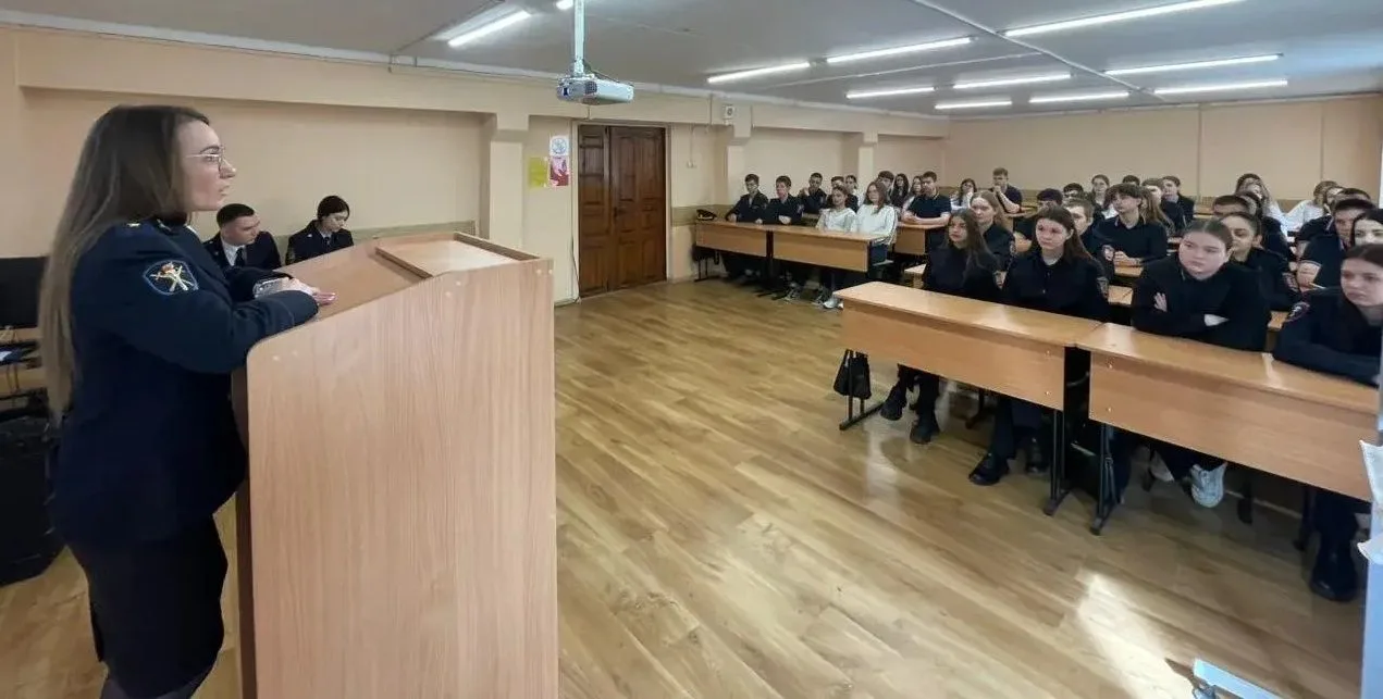 Следователи транспортной полиции встретились со студентами-правоведами в Краснодарском кооперативном институте Следователи транспортной полиции встретились со студентами-правоведами в Краснодарском кооперативном институте