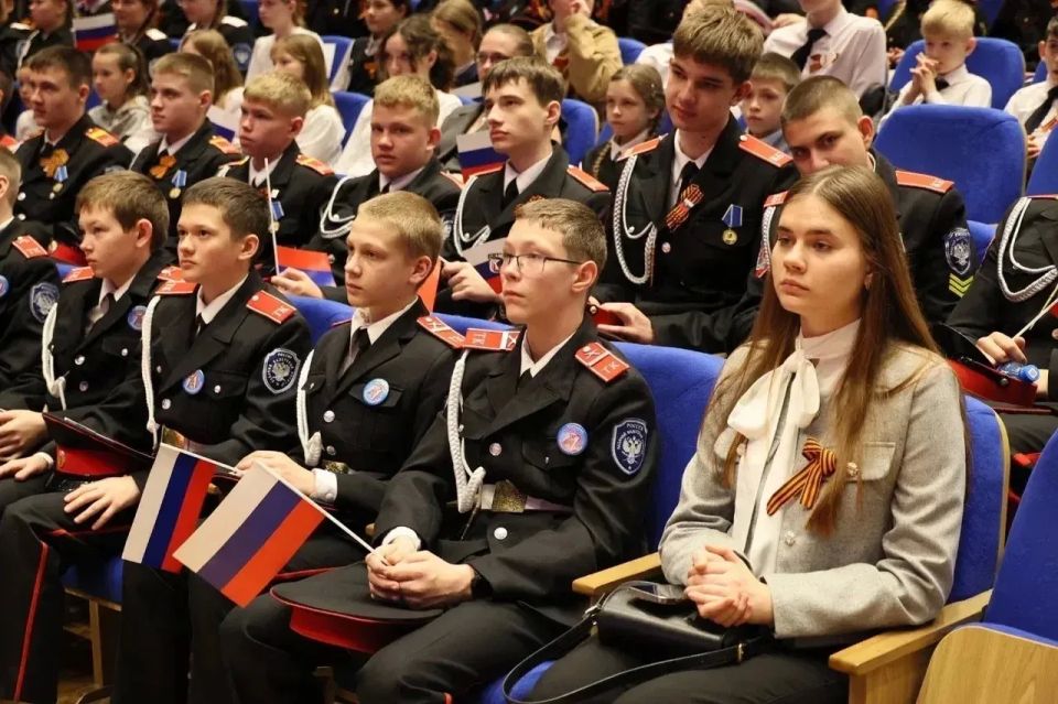 Гала-концерт конкурса казачьей песни среди детей прошел в Краснодаре Гала-концерт конкурса казачьей песни среди детей прошел в Краснодаре