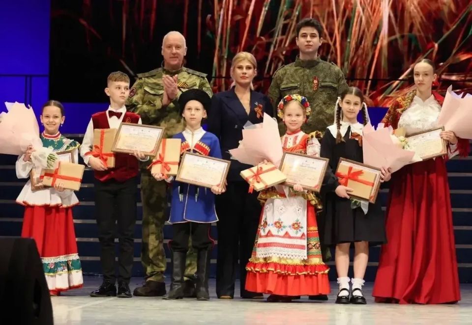 Гала-концерт конкурса казачьей песни среди детей прошел в Краснодаре Гала-концерт конкурса казачьей песни среди детей прошел в Краснодаре
