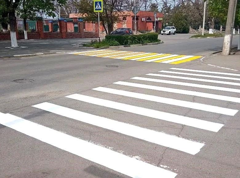 Сотрудники МБУ "ККБУ" г. Ейска под руководством директора Кирилла Галиаскарова обновляют дорожную разметку на улицах города для поддержания безопасности движения и сохранения видимости в соответствии с нормативными... Сотрудники МБУ "ККБУ" г. Ейска под руководством директора Кирилла Галиаскарова обновляют дорожную разметку на улицах города для поддержания безопасности движения и сохранения видимости в соответствии с нормативными...