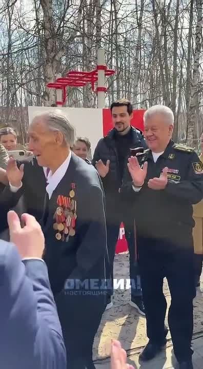 Уже традиционный танец сургутского ветерана Ивана Григорьевича Тимченко в преддверии Дня Победы, в этом году Ивану Григорьевичу исполнилось 102 года
