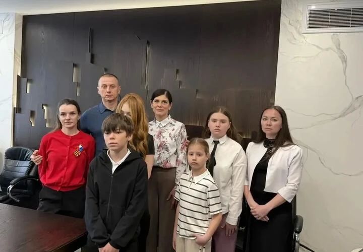 Депутат Гордумы Краснодара Андрей Анашкин принял в гостях семьи воинов, погибших на СВО