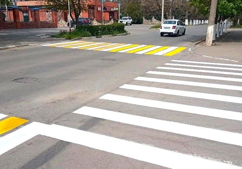 Сотрудники МБУ "ККБУ" г. Ейска под руководством директора Кирилла Галиаскарова обновляют дорожную разметку на улицах города для поддержания безопасности движения и сохранения видимости в соответствии с нормативными... Сотрудники МБУ "ККБУ" г. Ейска под руководством директора Кирилла Галиаскарова обновляют дорожную разметку на улицах города для поддержания безопасности движения и сохранения видимости в соответствии с нормативными...