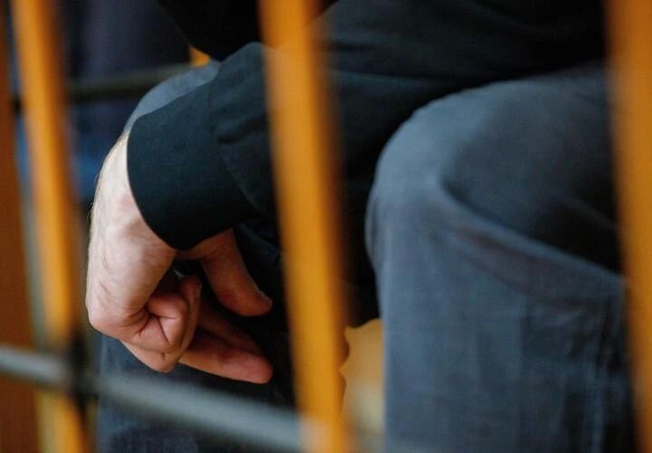 Центральный районный суд Сочи вынес приговор 65-летнему Эдуарду Каладжяну — дяде объявленного ранее в международный розыск криминального авторитета Рубена Татуляна, известного в криминальных кругах как Робсон