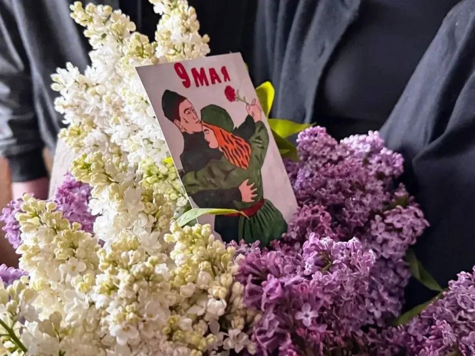 Транспортные полицейские Херсонской области поздравили с наступающим Днем Победы детей Великой Отечественной войны Транспортные полицейские Херсонской области поздравили с наступающим Днем Победы детей Великой Отечественной войны