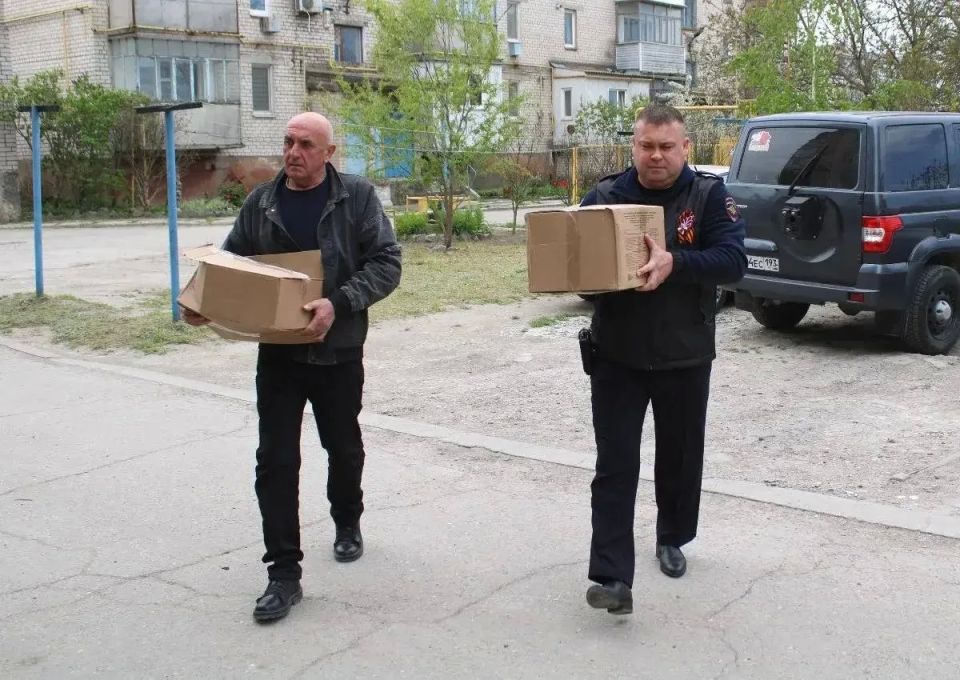 Транспортные полицейские Херсонской области поздравили с наступающим Днем Победы детей Великой Отечественной войны