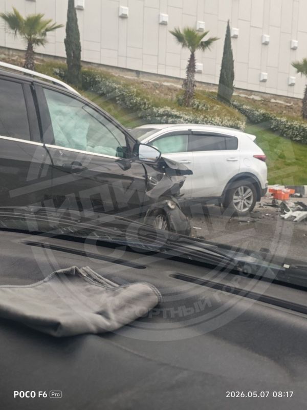 Массовая авария на выезде из Адлера: движение затруднено